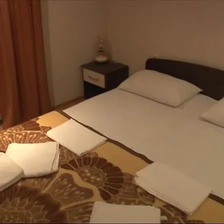 Apartment Ajdukovic 2 *