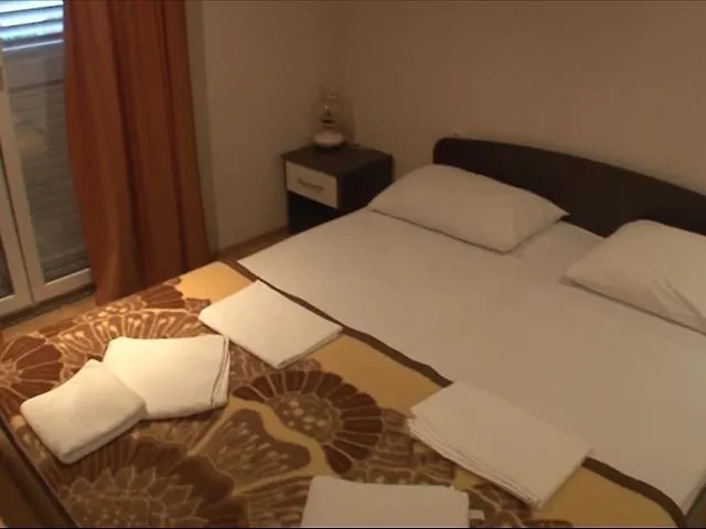 アパート Ajdukovic 2 *