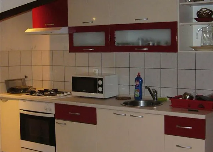 アパート Ajdukovic 2 *